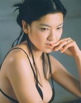 组图：林熙蕾早年大尺度写真 轻解内衣双峰傲人