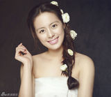 组图：王力可纯情大片 花朵造型尽显天真