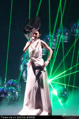 组图：金曲遗珠田馥甄唱组合歌曲 变神秘名伶