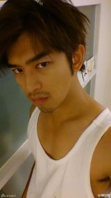 组图：自拍范本陈柏霖！卖萌耍帅颜值爆表