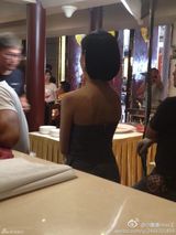 组图：赵薇攒局聚会热拥老公 马云出席董洁消瘦