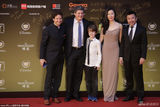 组图：《重新开始》制片人携爱子亮相闭幕红毯