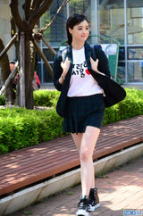 组图：蒋欣重走《星星》之路 化身千颂伊游韩国