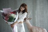 组图：陈妍希生日被骗拍露脐写真饿出人鱼线