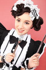 组图：程砚秋清新写真 化身甜美小厨娘