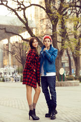 明星爱街拍：UIE&JA韩流来袭 打情骂俏显可爱