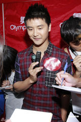 组图：田亮自曝儿女怕水 避谈郭晶晶婚事