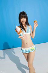 组图：AKB柏木由纪泳装大片 持冰淇淋诱惑宅男