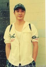 组图：吴镇宇早年青涩照曝光 帅到没朋友