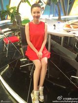 组图：央视美女主播穿谁球衣谁输被称乌贼