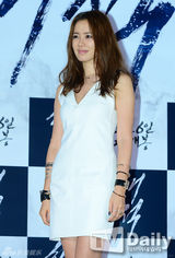 组图：韩星孙艺珍出席试映 贴身短裙超性感