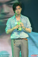 组图：陈柏霖传递正能量 与考生分享放松计划