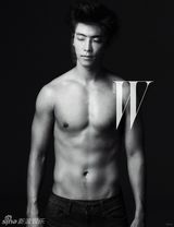 组图：SJ东海黑白写真 深邃眼神诱惑十足