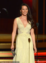 组图：保尔获剧情类最佳男配角 刘玉玲黄裙颁奖