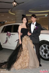 组图：陶喆吻新娘脸颊秀恩爱 豪华礼车接亲