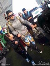 组图：《爸爸2》星爸萌娃抵新西兰 妈妈团随行