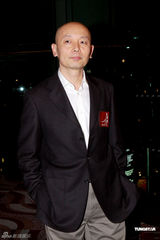 组图：《非2》香港首映 舒淇与葛优牵手走红毯