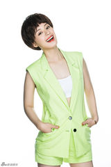 组图：王力可时尚写真笑容灿烂尽显清新俏皮