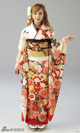 组图：板野友美和服写真曝光 软妹子俏皮可爱