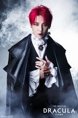 组图：《德古拉伯爵》金俊秀化身型男吸血鬼