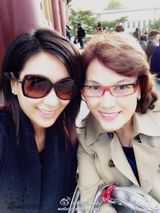 组图：杨恭如自曝“家有潮妈”靓照 二人似姐妹