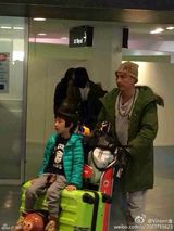 组图：《爸爸2》星爸萌娃抵新西兰 妈妈团随行