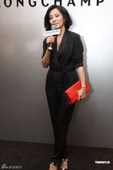 高清组图：刘嘉玲捞金秀金戒指 笑称梁朝伟表扬自己