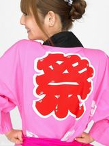 组图：佐佐木希玩变装秀 穿旗袍抱熊猫