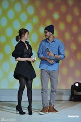 组图：阮经天胡须装现身京城 联手尹恩惠代言捞金