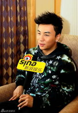 组图：独家对话释小龙 回应打人事件