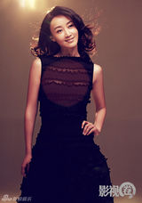 组图：赵子琪黑衣长裙拍大片 演绎“月光女神”