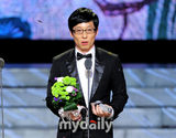 组图：韩星刘在锡再捧MBC大奖 2AM与2PM等到场助阵