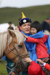 组图：“爸爸之夜”收视领航 星爸萌娃总动员