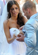 组图：世界杯球星太太团PK 各色尤物混战