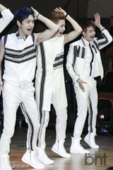 组图：韩团100%回归 变身明朗少年引期待