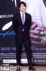 组图：《诱惑》权相佑崔智友隔十一年重逢