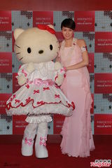 组图：梁咏琪怀孕后首露面 小腹圆隆美腿依旧