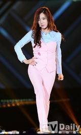 组图：众星助阵梦想演唱会 嗨唱夏日不眠夜