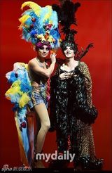 组图：赵权穿女三角裤似Gaga 妖娆赛梦露