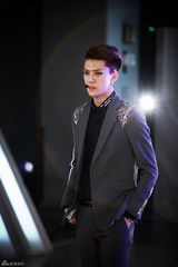 组图：EXO-K霸气献唱 跪地热舞魅力难挡