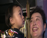 组图：贾乃亮为博女儿一笑 表演潜水险晕倒