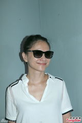 组图：李心洁素颜强颜欢笑 彭顺独自开溜逛街