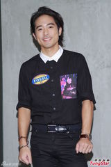 组图：谢安琪性感爆表露波边 方大同否认做一哥