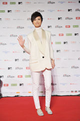 高清组图：MTV超级盛典红地毯 李宇春白色系帅气