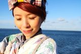 组图：黄雅莉《田园香》MV首发 自导自演过足瘾
