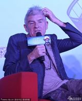 组图：崔健首次导演新片 墨镜鸭舌帽酷炫大笑