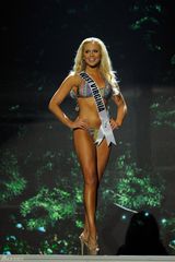 组图：美国小姐初赛举行 众佳丽混战露肉比性感