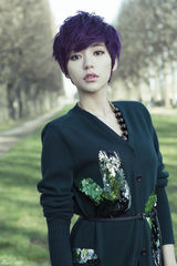 组图：郭雪芙登台版《Vogue》时尚俏丽