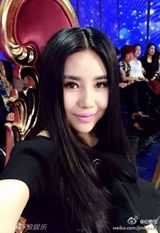 组图：超女纪敏佳被疑整容 自拍变锥子脸女神