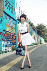 明星爱街拍：杨子姗短发帅出质感诠释多维度美